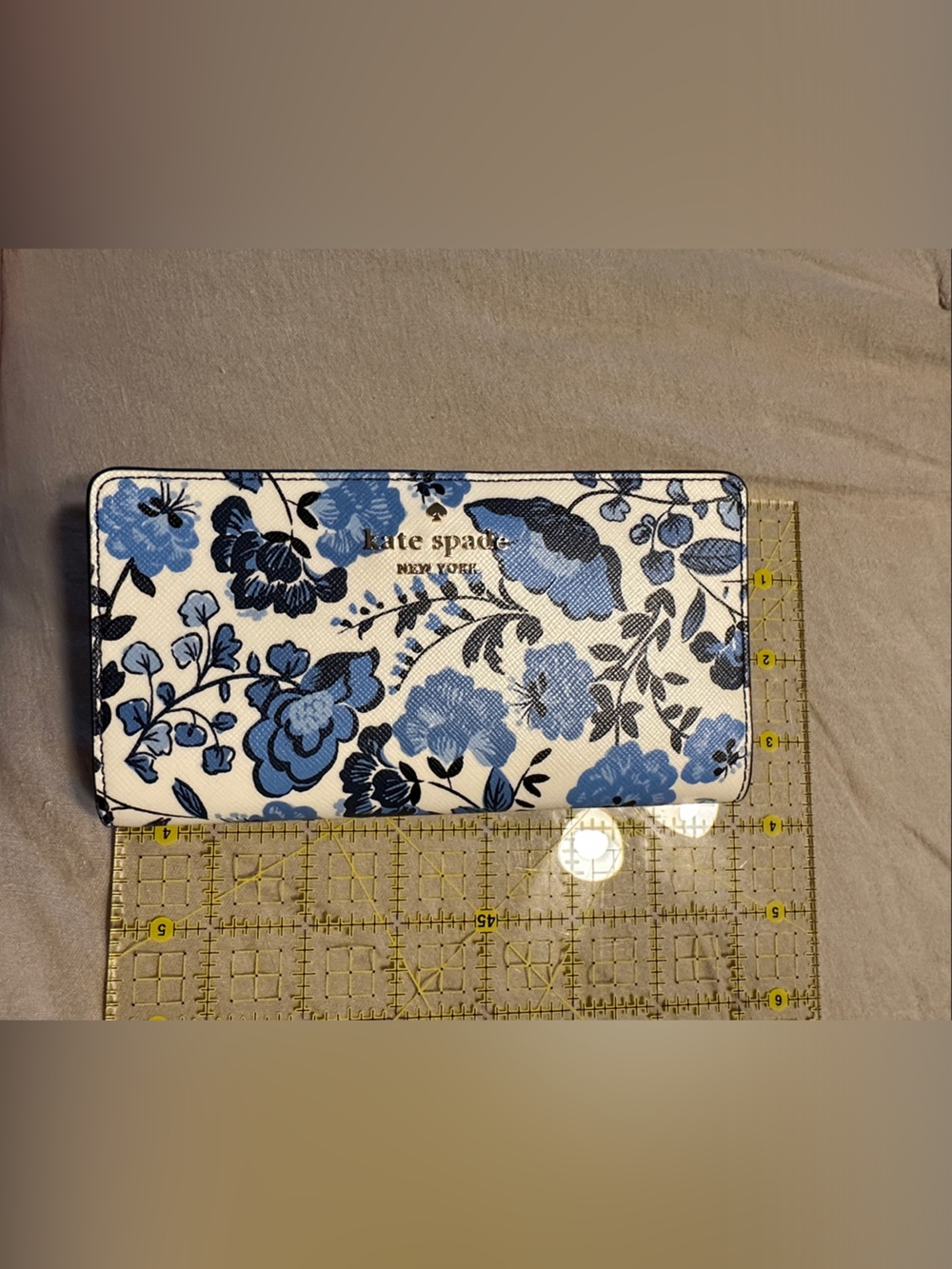 kate spade White and Blue Floral Wallet - Picture 3 of 9